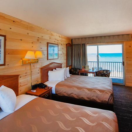 Quality Inn & Suites Mackinaw City Beachfront Exterior photo