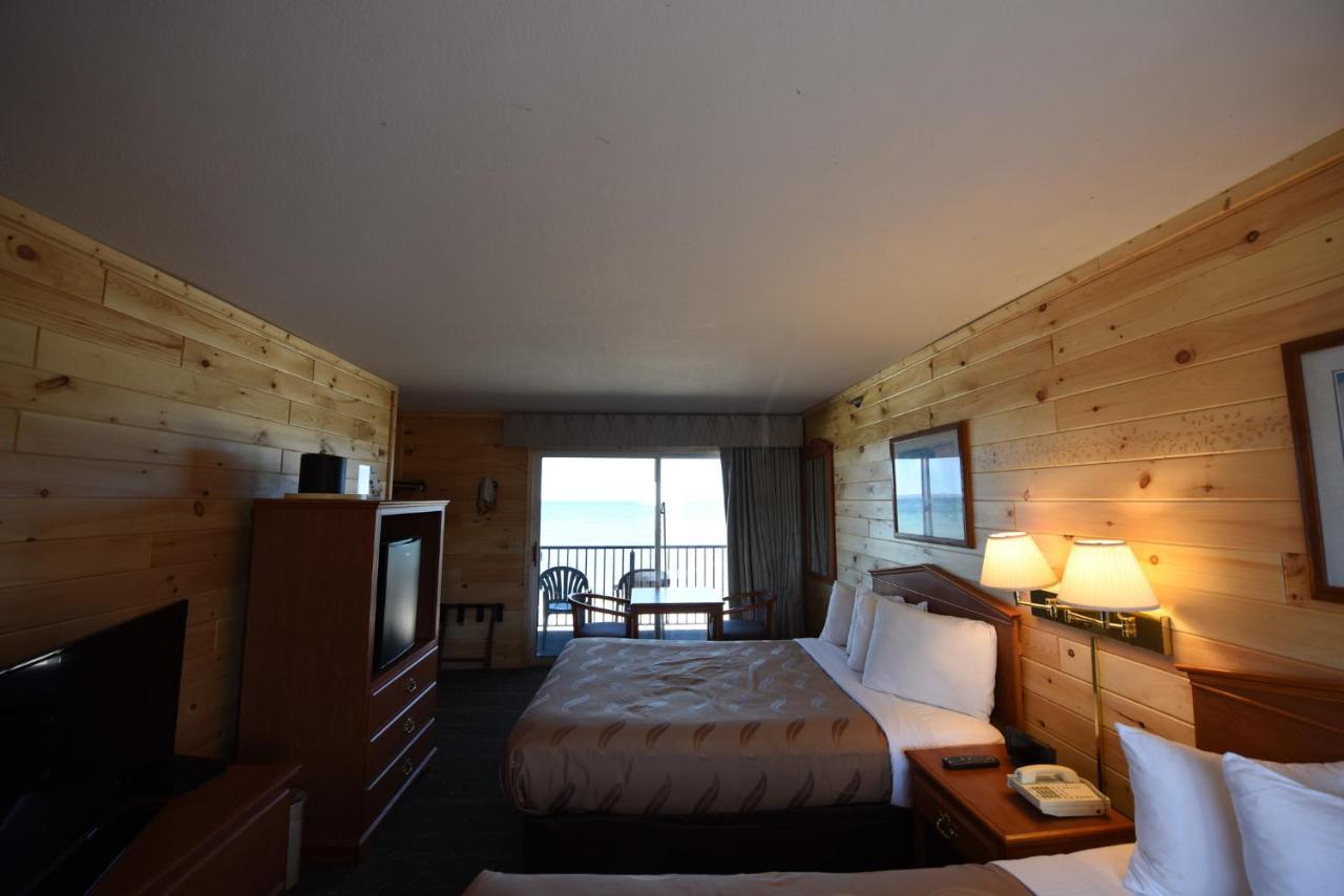 Quality Inn & Suites Mackinaw City Beachfront Exterior photo