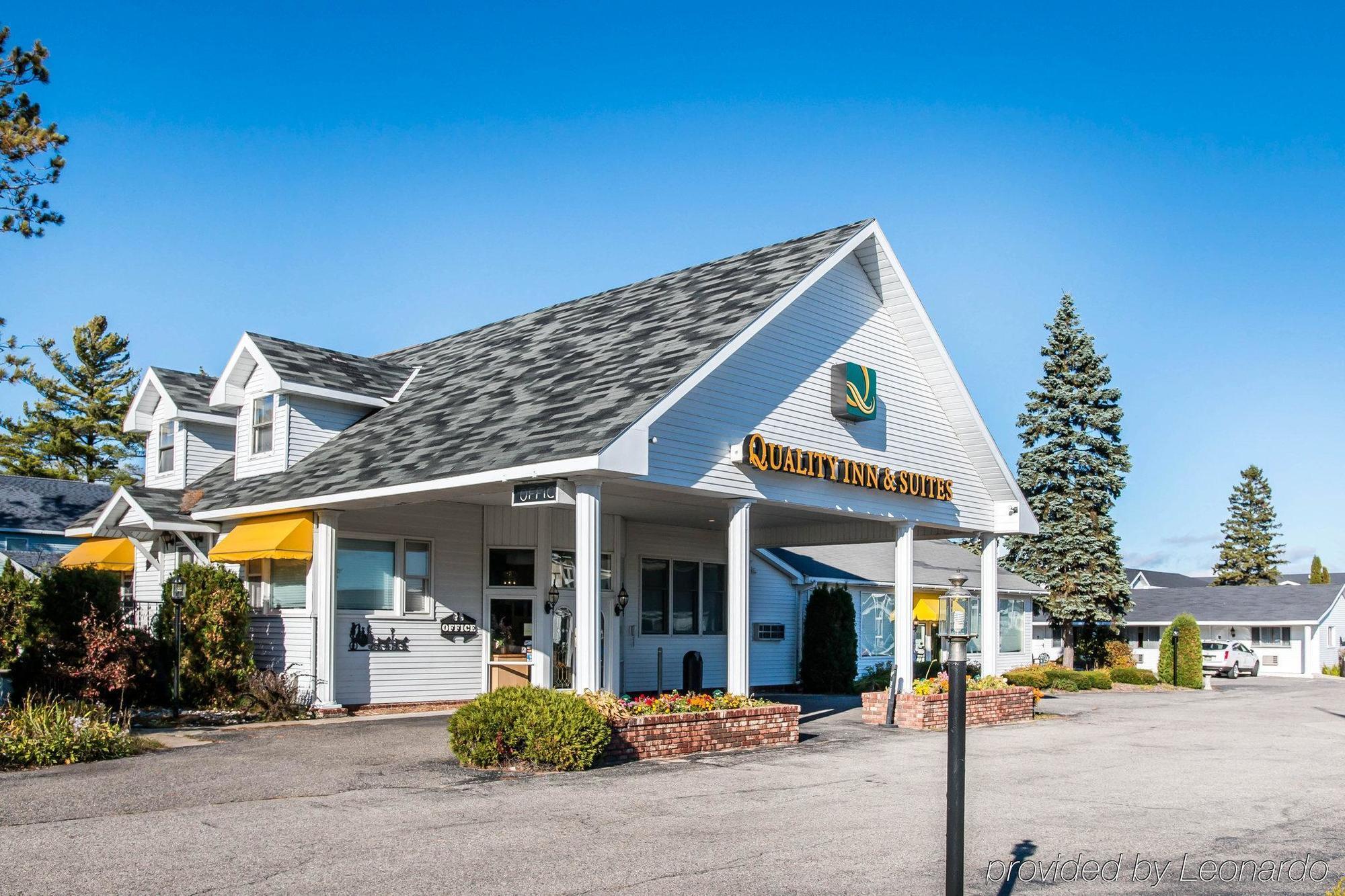 Quality Inn & Suites Mackinaw City Beachfront Exterior photo
